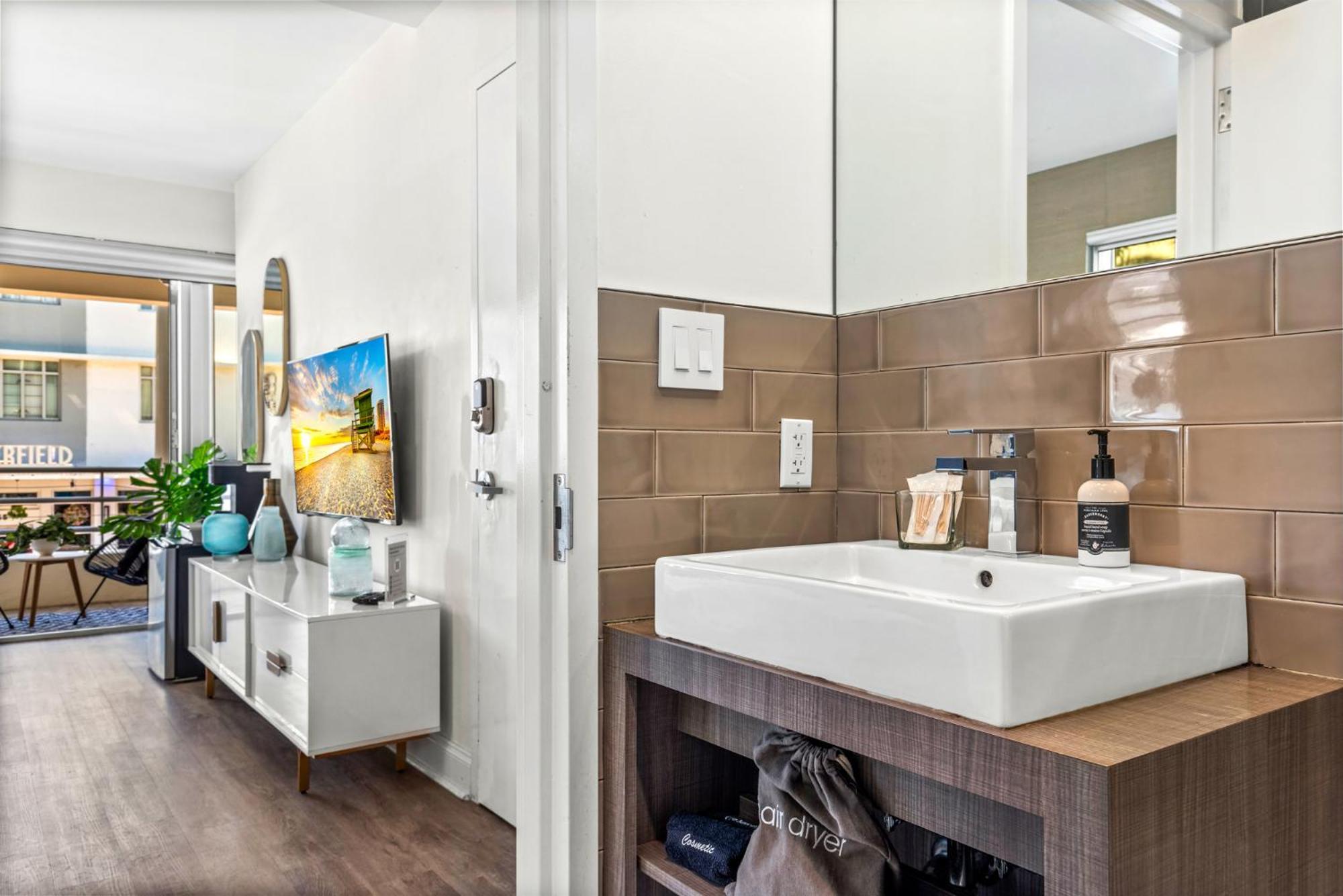 Luxuri Suites Miami Beach Exterior photo